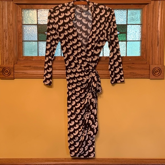 Maggy London Dresses & Skirts - Maggy London Wrap Dress